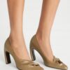 Zapatos de tacón con punta abierta esculpida Zapatos de tacón con punta abierta esculpida