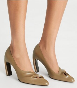 Zapatos de tacón con punta abierta esculpida