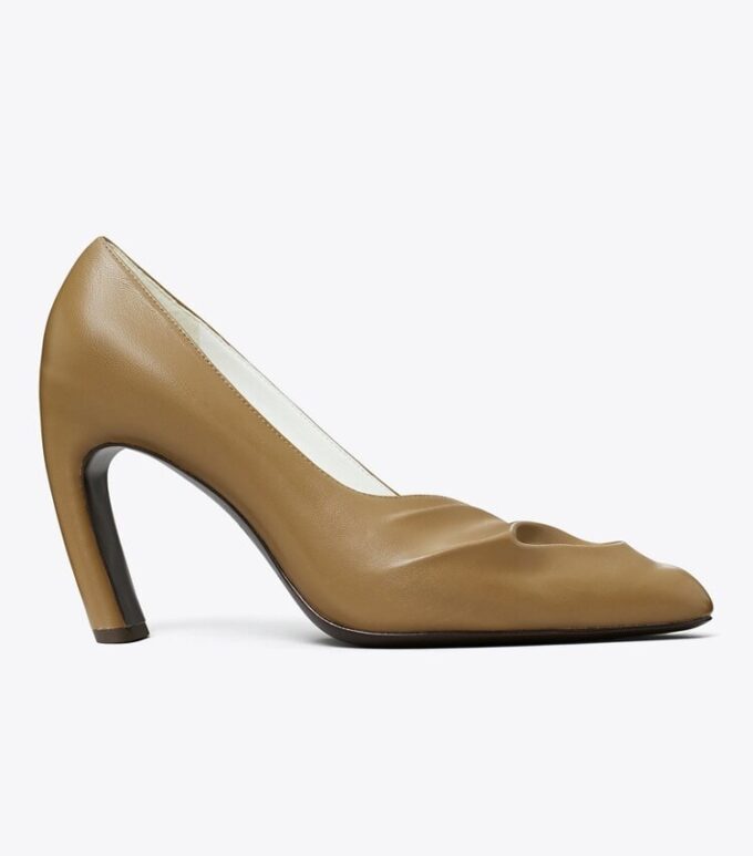 Zapatos de tacón con punta abierta esculpida Zapatos de tacón con punta abierta esculpida